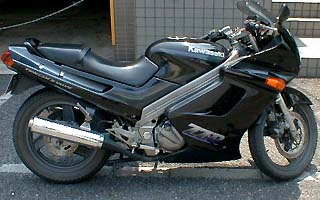Side view of the ZZR250