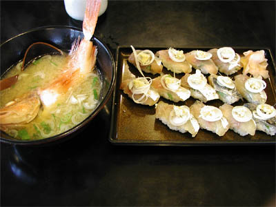 西伊豆にある三共食堂の小鯵鮨と笠子の味噌汁