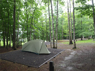 北海道名寄市にある「トムテ文化の森キャンプ場」のサイトに張ったテント