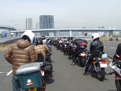 第42回東京モーターサイクルショーのバイク駐車場（駐輪場）