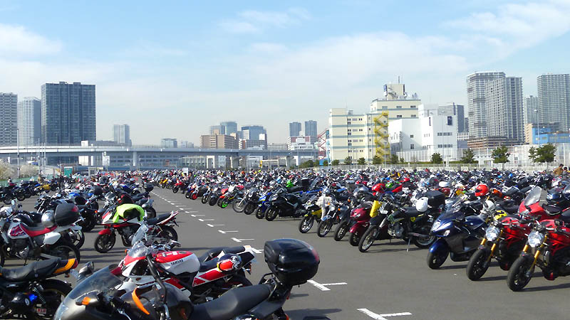第42回東京モーターサイクルショーのバイク駐車場（駐輪場）