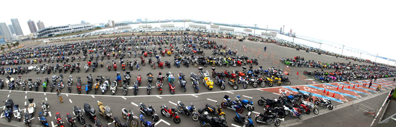 第40回東京モーターサイクルショーのバイク駐車場