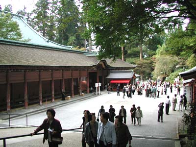 観光客で賑わう比叡山「延暦寺」の境内
