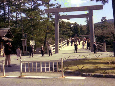 1977年（昭和52年）の伊勢神宮の内宮宇治橋