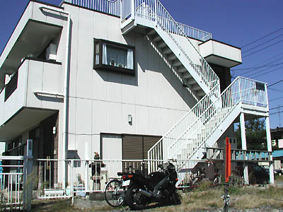 오토바이를 주차 할 수있는 도쿄의 렌탈 아파트