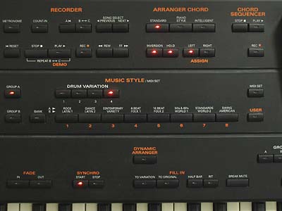 自動伴奏シンセサイザー Roland G-800の操作パネル