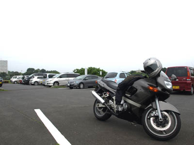 阿須運動公園の駐車場に停めたバイク