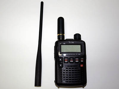 ICOM IC-R6 標準アンテナと小型アンテナ(DIAMOND SRH805S)