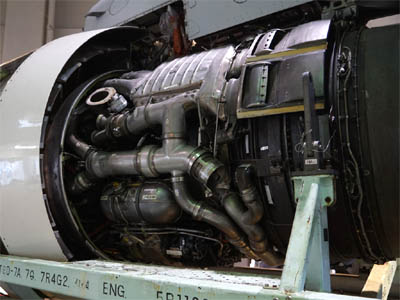 カウルを外したJT9D-7R4G2のエンジン内部構造