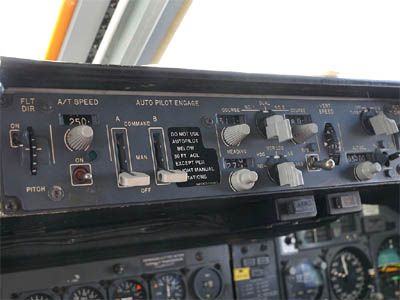 Boeing747クラシックのコックピットのモードコントロールパネル