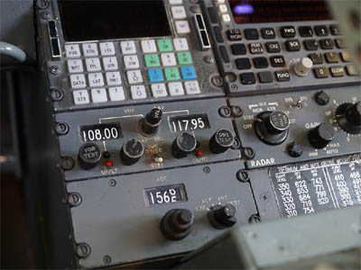 Boeing747の老朽化した計器やスイッチ類