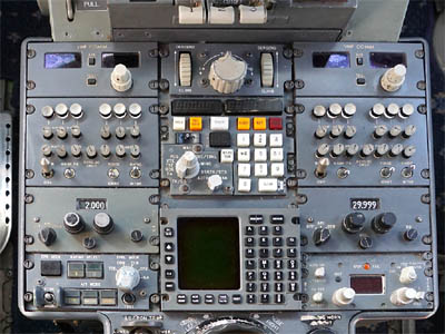 Boeing747のセンターパネルに配置されたアビオニクス