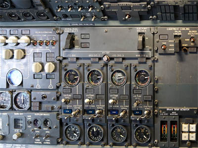 Flight Engineer Panelの計器