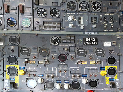 Boeing747クラシックの航空機関士操作パネル