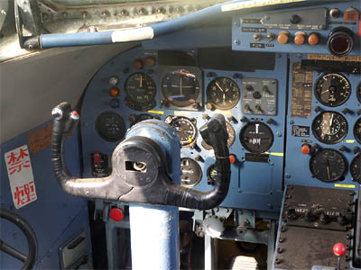 YS-11試作機第１号機(JA8611)のコックピットの機長側の座席