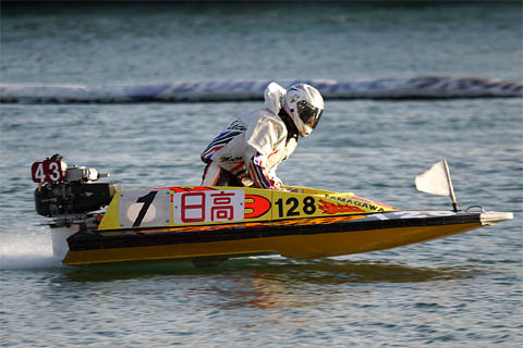 多摩川競艇場Ｇ３オールレディースリップルカップ初日の最終12レース予選リップルドリーム戦を１着でゴールした日高逸子選手