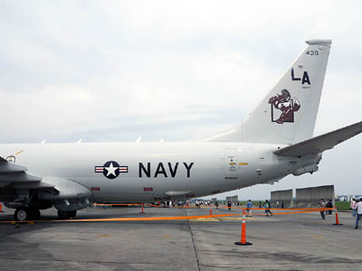 対潜哨戒機P-8A Poseidonの機体後部と垂直尾翼の先端に取り付けられているINMARSATアンテナ