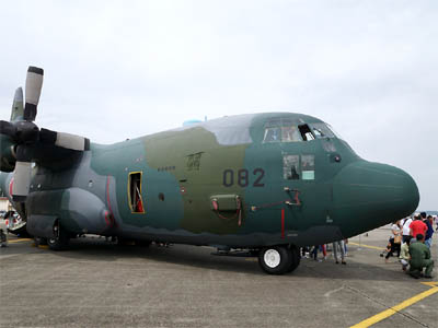 航空自衛隊の輸送機C-130H(95-1082)