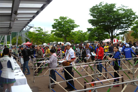 トライアル日本選手権の競技終了後のサイン会
