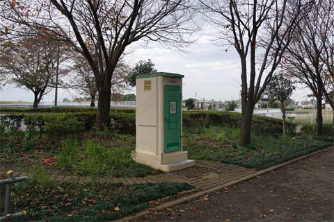 入曽多目的広場の仮設トイレ