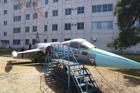 航空自衛隊の熊谷基地の敷地に展示されている栄光ことF-104J要撃戦闘機
