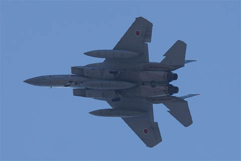 上空を通過する石川県小松基地 第303飛行隊第６航空団所属のF-15J