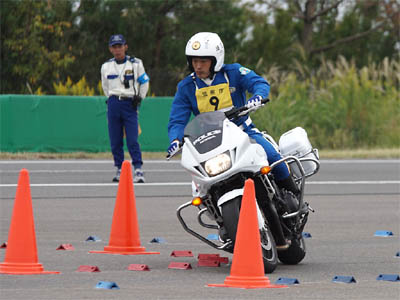 2015年全国白バイ安全運転競技大会の白バイバランス走行操縦競技、埼玉県代表 吉田誠隊員