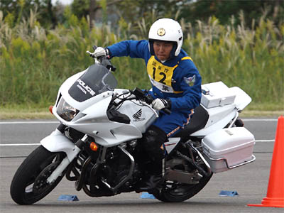 2015年全国白バイ安全運転競技大会の白バイバランス走行操縦競技、千葉県代表 大内郁弥隊員