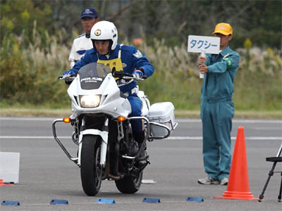 2015年全国白バイ安全運転競技大会の白バイバランス走行操縦競技、千葉県代表 有馬拓弥隊員