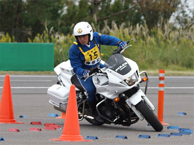 2015年全国白バイ安全運転競技大会の白バイバランス走行操縦競技、神奈川県代表 結城靖隊員