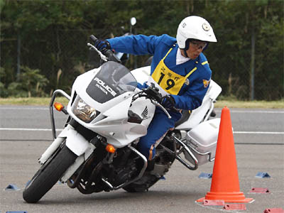 2015年全国白バイ安全運転競技大会の白バイバランス走行操縦競技、愛知県代表 高崎佑介隊員