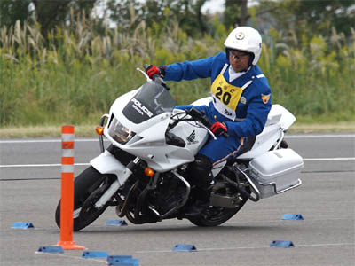 2015年全国白バイ安全運転競技大会の白バイバランス走行操縦競技、愛知県代表 田中修隊員