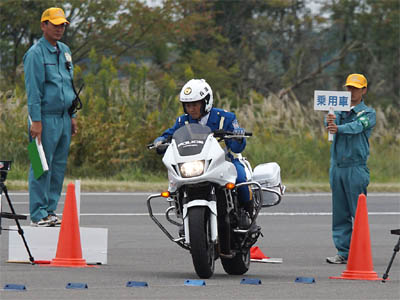 2015年全国白バイ安全運転競技大会の白バイバランス走行操縦競技、兵庫県代表 山下剛隊員