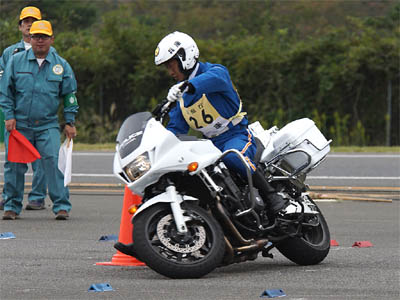 2015年全国白バイ安全運転競技大会の白バイバランス走行操縦競技、兵庫県代表 岩尾純児隊員