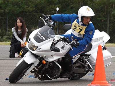 2015年全国白バイ安全運転競技大会の白バイバランス走行操縦競技、福岡県代表 堀尾洋隊員
