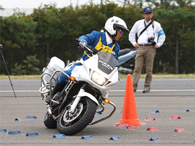 2015年全国白バイ安全運転競技大会の白バイバランス走行操縦競技、滋賀県代表 島崎明久隊員