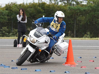 2015年全国白バイ安全運転競技大会の白バイバランス走行操縦競技、奈良県代表 守屋秀学隊員