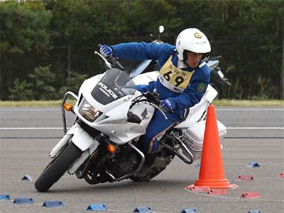 2015年全国白バイ安全運転競技大会の白バイバランス走行操縦競技、鳥取県代表 白井大樹隊員