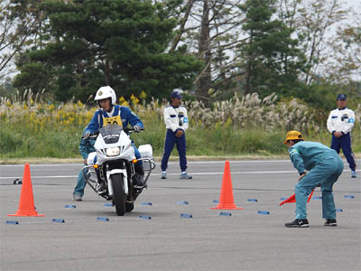 2015年全国白バイ安全運転競技大会の白バイバランス走行操縦競技、鳥取県代表 北邨学士隊員