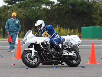 2015年全国白バイ安全運転競技大会の白バイバランス走行操縦競技、岡山県代表 白神弘貴隊員