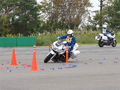2015年全国白バイ安全運転競技大会の白バイバランス走行操縦競技、徳島県代表 西條正晃隊員