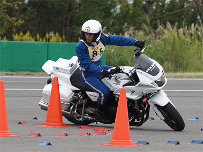 2015年全国白バイ安全運転競技大会の白バイバランス走行操縦競技、高知県代表 高橋世幸貴隊員