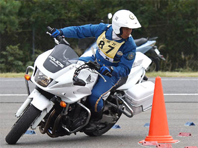 2015年全国白バイ安全運転競技大会の白バイバランス走行操縦競技、佐賀県代表 外山省吾隊員