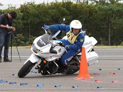 2015年全国白バイ安全運転競技大会の白バイバランス走行操縦競技、熊本県代表 緒方真人隊員