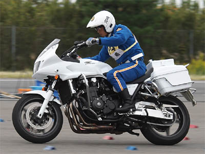 2015年全国白バイ安全運転競技大会の白バイバランス走行操縦競技で第３位の宮崎県代表 田中勇斗隊員