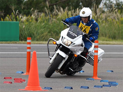 2015年全国白バイ安全運転競技大会の白バイバランス走行操縦競技、鹿児島県代表 鎌田隆一郎隊員