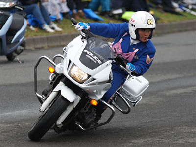2015年全国白バイ安全運転競技大会の傾斜走行操縦競技、警視庁代表の女性白バイ隊員