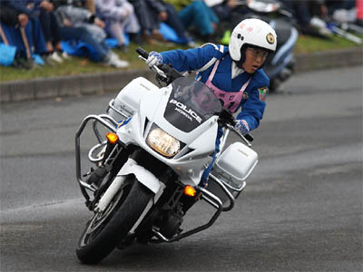 2015年全国白バイ安全運転競技大会の傾斜走行操縦競技、福井県代表の女性白バイ隊員