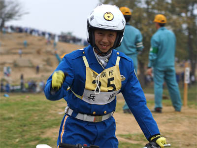 白バイトライアル競技で種目別４位の兵庫県代表、藤本一平隊員