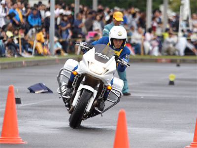 2016年全国白バイ安全運転競技大会の傾斜走行操縦競技、千葉県代表の白バイ隊員